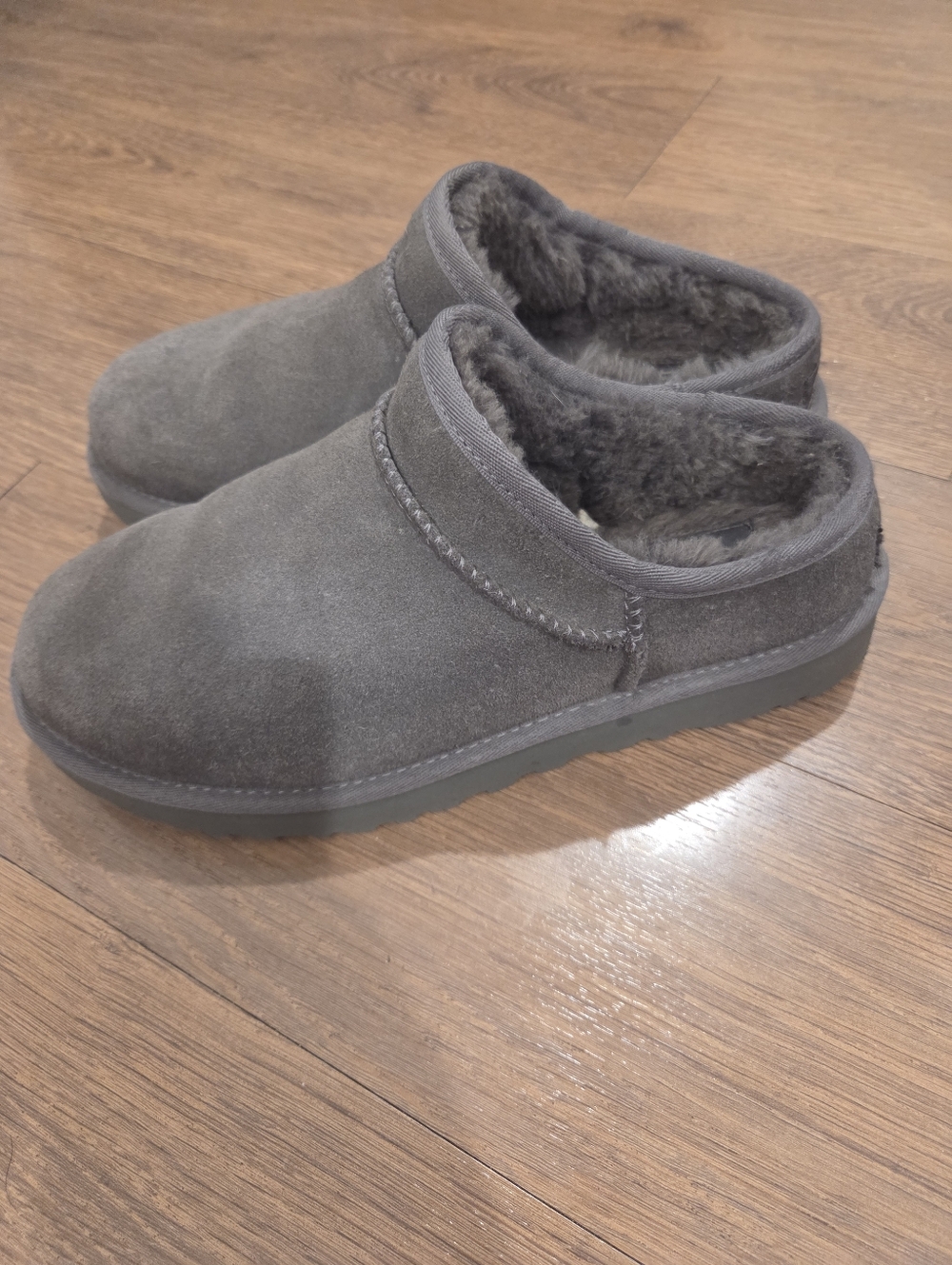 UGG Classic Slipper grey